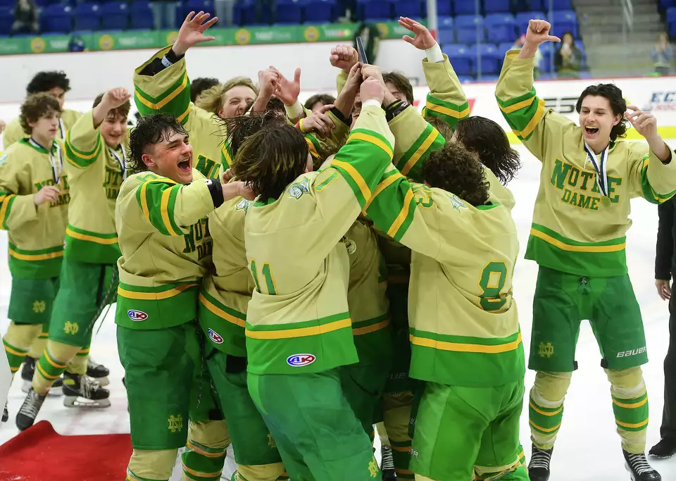 "Notre Dame-West Haven to play holiday hockey tournament in Warroad, Minn."